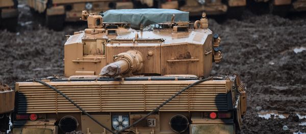 Tanques turcos cerca de la frontera con Siria durante la operación Rama de Olivo Tanques turcos cerca de la frontera con Siria durante la operación Rama de Olivo - Sputnik Mundo