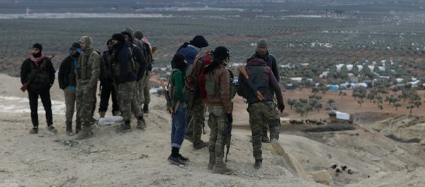 Soldados del Ejército Libre Sirio en la montaña de Barsaya en el noreste de Afrín (imagen referencial) Soldados del Ejército Libre Sirio en la montaña de Barsaya en el noreste de Afrín (imagen referencial) - Sputnik Mundo