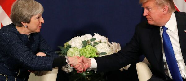 El presidente de EEUU, Donald Trump, y la primera ministra del Reino Unido El presidente de EEUU, Donald Trump, y la primera ministra del Reino Unido - Sputnik Mundo