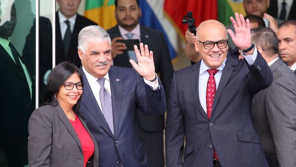 Presidente de la Asamblea Nacional Constituyente de Venezuela, Delcy Rodríguez, Canciller de la República Dominicana Miguel Vargas y ministro venezolano de Comunicación Jorge Rodríguez - Sputnik Mundo