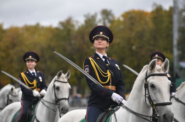 Damas de acero: mujeres policía de todo el mundo - Sputnik Mundo