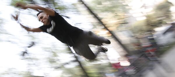 Parkour en las calles de México - Sputnik Mundo