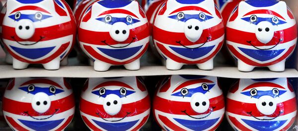 Unos cerditos de porcenala con la bandera del Reino Unido (imagen referencial) - Sputnik Mundo