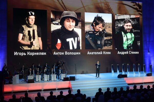 Retratos de los cuatro periodistas rusos que perdieron la vida mientras realizaban su trabajo en Ucrania - Sputnik Mundo