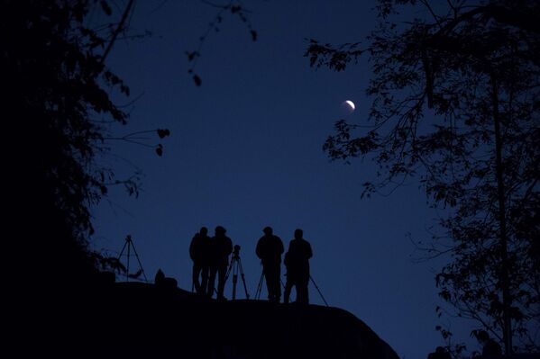 El eclipse de superluna, visto desde diferentes partes del planeta - Sputnik Mundo