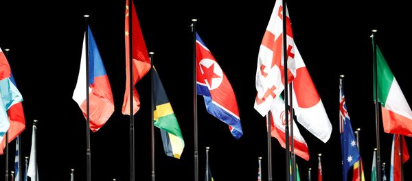 La bandera de Corea del Norte en la Villa Olímpica, en Corea del Sur - Sputnik Mundo