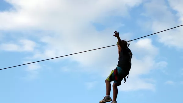 Un zipline (tirolina) - Sputnik Mundo