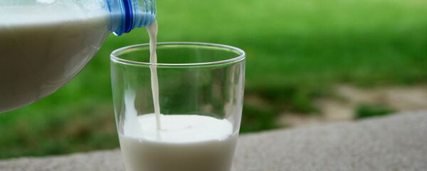Leche (imagen referencial) - Sputnik Mundo
