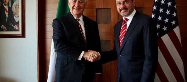 Rex Tillerson, secretario de Estado de EEUU, y Luis Videgaray, canciller de México - Sputnik Mundo