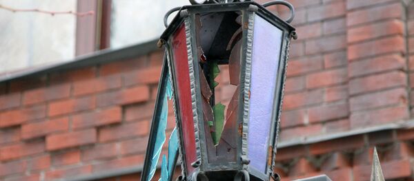 Un farol roto en Donetsk, Ucrania (archivo) - Sputnik Mundo