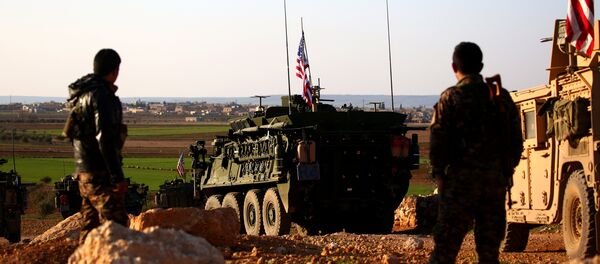 Una caravana de las fuerzas de EEUU cerca de la ciudad de Manbij en Siria (archivo) - Sputnik Mundo