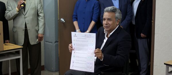 El momento de la votación del presidente de Ecuador, Lenín Moreno - Sputnik Mundo