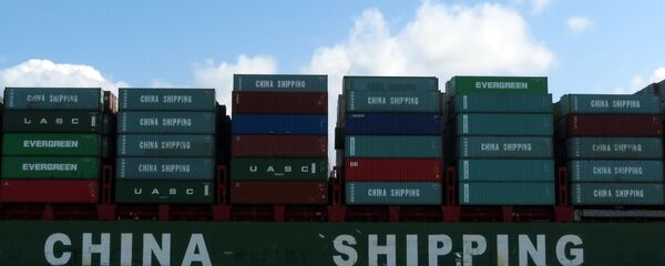 Contenedores con productos chinos pasan por el Canal de Panamá - Sputnik Mundo