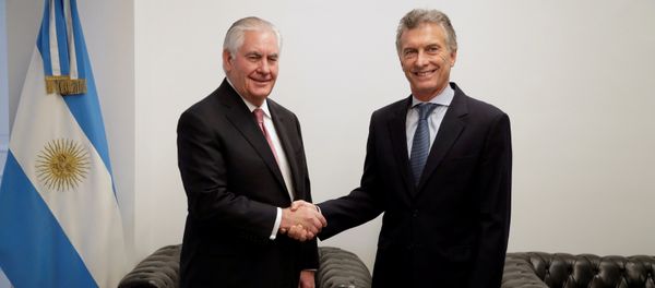 El secretario de Estado de EEUU, Rex Tillerson, y el presidente de Argentina, Mauricio Macri El secretario de Estado de EEUU, Rex Tillerson, y el presidente de Argentina, Mauricio Macri - Sputnik Mundo