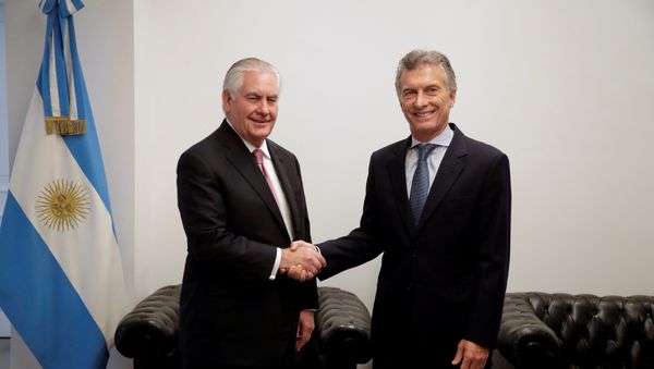 El secretario de Estado de EEUU, Rex Tillerson, y el presidente de Argentina, Mauricio Macri El secretario de Estado de EEUU, Rex Tillerson, y el presidente de Argentina, Mauricio Macri - Sputnik Mundo
