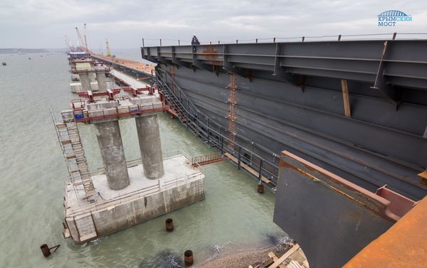 La construcción del puente de Crimea - Sputnik Mundo