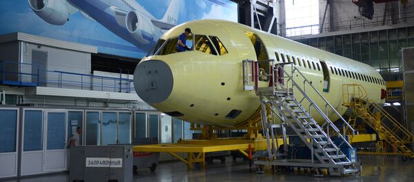 El ensamblaje del avión MC-21-300 en la planta aeronáutika de la empresa Irkut - Sputnik Mundo