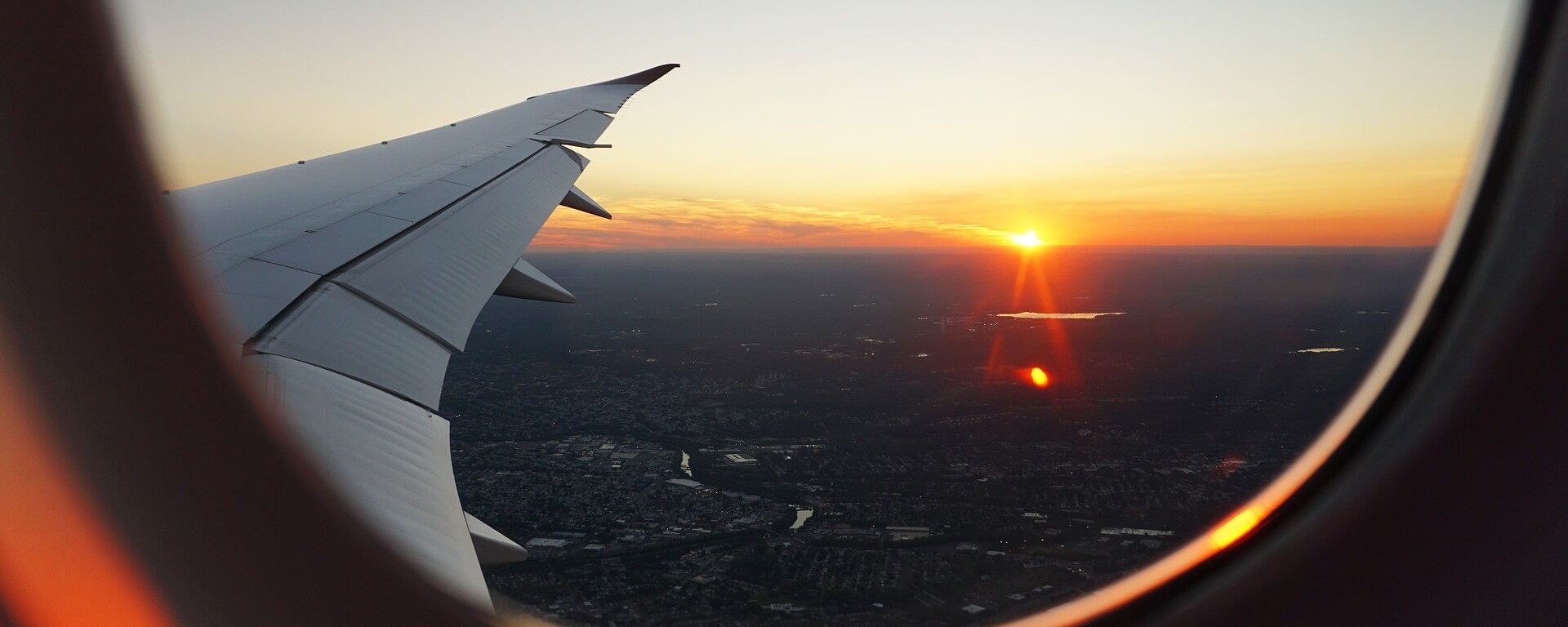 Puesta de sol vista desde un avión (imagen referencial) - Sputnik Mundo, 1920, 26.11.2021