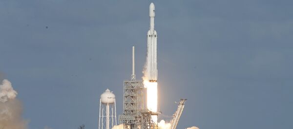 Lanzamiento del cohete Falcon Heavy Lanzamiento del cohete Falcon Heavy - Sputnik Mundo