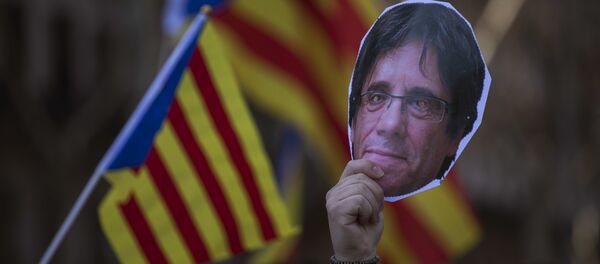 Una cara de Carles Puigdemont, el expresidente catalán - Sputnik Mundo