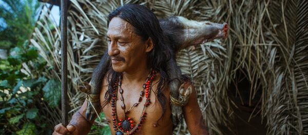 Un indígena de Amazonia - Sputnik Mundo