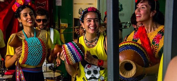 El bloco 'Bésame mucho' - Sputnik Mundo