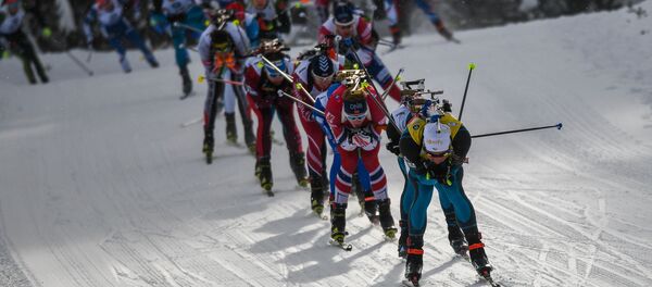 Una competición de biatlón (imagen referencial) - Sputnik Mundo