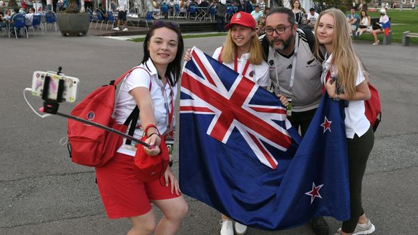 Los fanáticos del equipo nacional de Nueva Zelanda se hacen selfis Los fanáticos del equipo nacional de Nueva Zelanda se hacen selfis - Sputnik Mundo