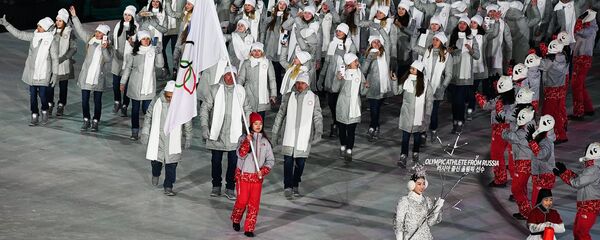 Deportistas rusos durante la ceremonia de la apertura de JJOO - Sputnik Mundo