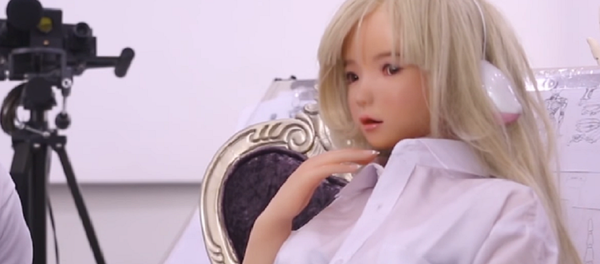 ¡Este robot sexual te reirá los chistes y te lavará tus platos! - Sputnik Mundo