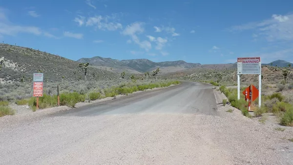 Carretera hacia el Área 51 en EEUU (imagen referencial) - Sputnik Mundo