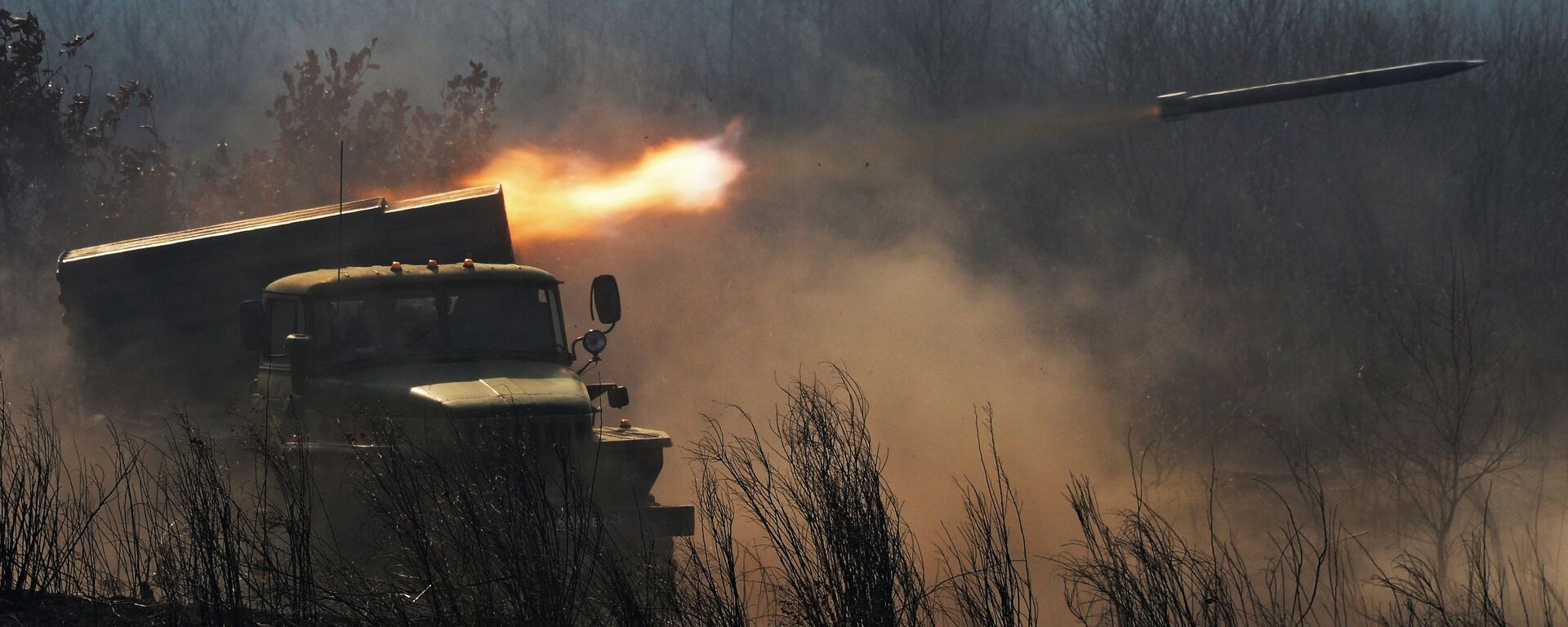 Un sistema múlltiple de lanzamiento de cohetes BM-21 Grad (imágen referencial) - Sputnik Mundo, 1920, 30.12.2022