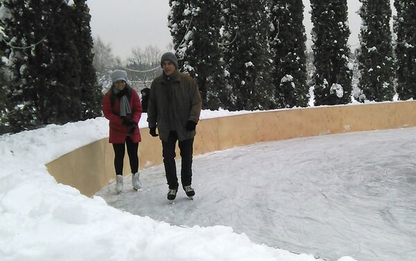 Embajador de Cuba Gerardo Peñalver con esposa - Sputnik Mundo