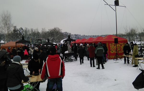 Saboreando la cocina rusa al aire libre - Sputnik Mundo