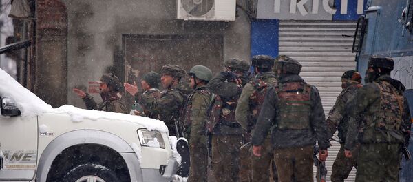 Policía india en Cachemira Policía india en Cachemira - Sputnik Mundo