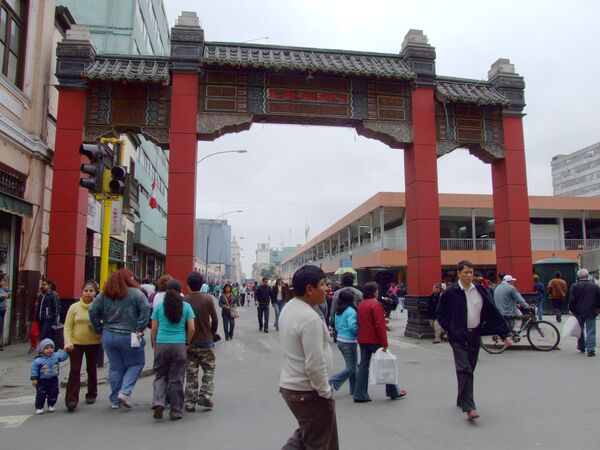 Entrada al barrio chino en Lima, Perú Entrada al barrio chino en Lima, Perú - Sputnik Mundo