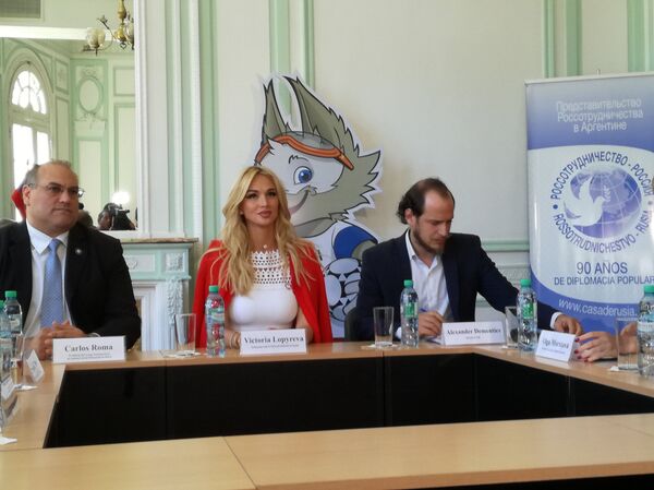 Victoria Lopyreva, embajadora de la Copa Mundial de la FIFA Rusia 2018, durante su visita oficial en Argentina - Sputnik Mundo
