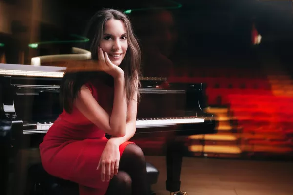 Gloria Camper, pianista italiana ganadora del Premio Speciale Prokofiev. Gloria Camper, pianista italiana ganadora del Premio Speciale Prokofiev. - Sputnik Mundo