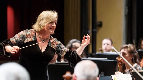 Ligia Amadio, directora de la Orquesta Filarmónica de Montevideo. - Sputnik Mundo