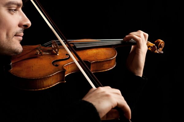 Luis Felipe Cohelo, violinista brasileño. - Sputnik Mundo