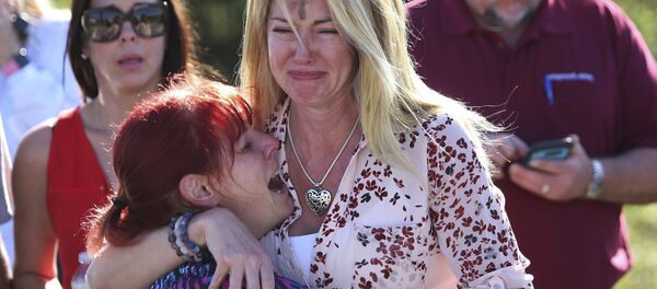 Masacre en San Valentín: un exalumno mata a 17 personas en una escuela de EEUU Masacre en San Valentín: un exalumno mata a 17 personas en una escuela de EEUU - Sputnik Mundo