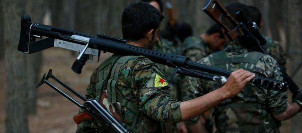 Combatiente de las Unidades kurdas de Protección Popular (YPG) - Sputnik Mundo