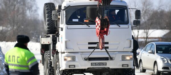 Un camión del Ministerio de Emergencias ruso en el lugar del siniestro del avión An-148 a las afueras de Moscú - Sputnik Mundo