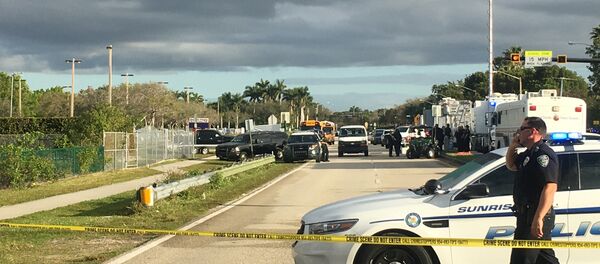 Policía en el lugar del ataque a una escuela secundaria del estado de Florida, EEUU - Sputnik Mundo