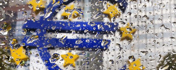 La escultura del euro frente a la sede del Banco Central Europeo (BCE) (archivo) La escultura del euro frente a la sede del Banco Central Europeo (BCE) (archivo) - Sputnik Mundo