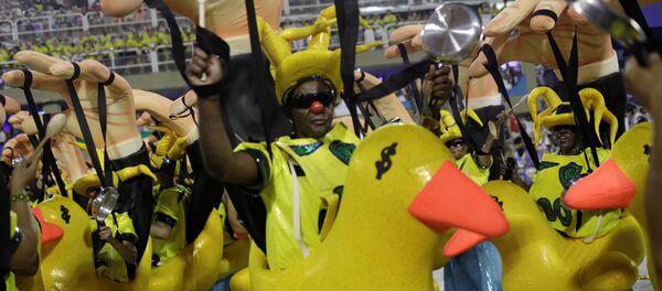 La escola Paraiso do Tuiutí desfila en el Sambódromo de Rio de Janeiro. - Sputnik Mundo