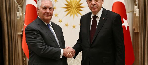 El exsecretario de Estado de EEUU, Rex Tillerson, y el presidente de Turquía, Recep Tayyip Erdogan - Sputnik Mundo