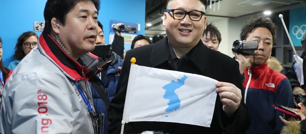 El doble del líder norcoreano Kim Jong-un El doble del líder norcoreano Kim Jong-un - Sputnik Mundo