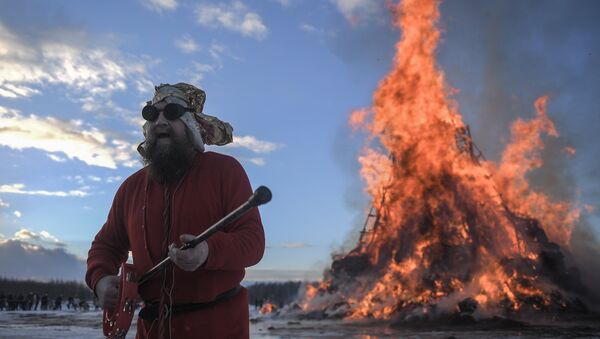 Las celebraciones de la Máslenitsa en el parque de artes Nikola Lenivets, foto de archivo - Sputnik Mundo