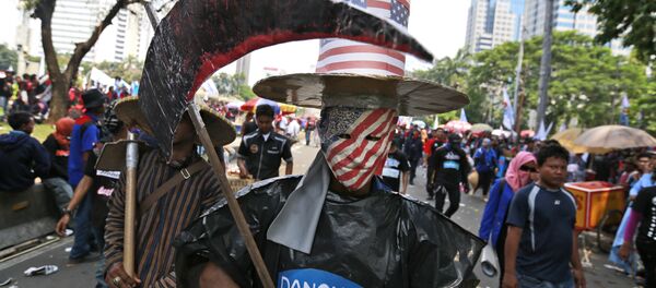 Un hombre disfrazado de capitalismo - Sputnik Mundo